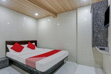 Hotel Taj lodging
