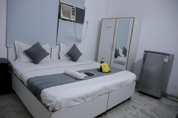 Hotel Rasso Inn Tuglakabad Extn