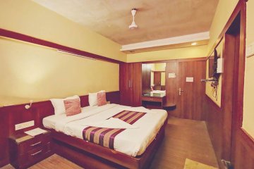 Hotel Neel Kiran
