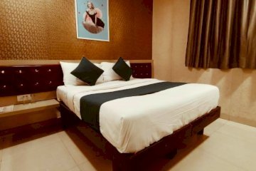 Hotel Shangrila Lodging