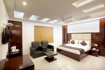 Hotel Anand Lok Inn