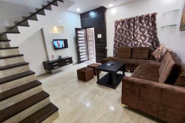 Staeg Villa in the centr of the city 2bhk
